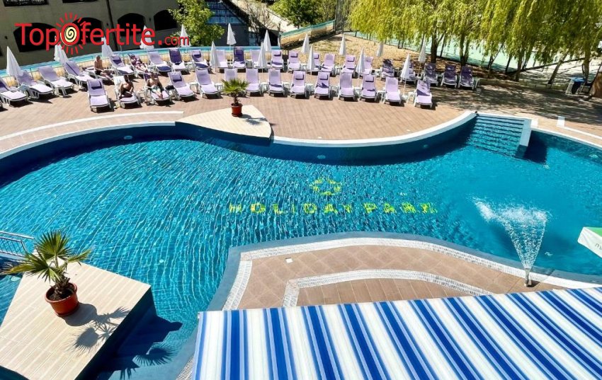 На море в Хотел Холидей Парк 4*,  Златни пясъци на 200 м от плажа! Нощувка с  изхранване на база All inclusive, външен басейн, дете до 13 г. БЕЗПЛАТНО за 70 лв на човек
